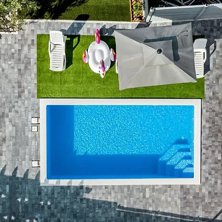 Antonio With Pool 4* Podlug